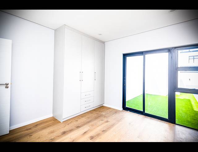 4 BEDROOM FREEHOLD FOR SALE IN SANDOWN